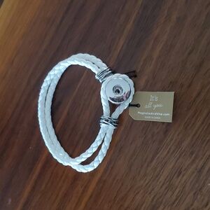 NWT Magnolia Ginger Snaps White Braided Bracelet